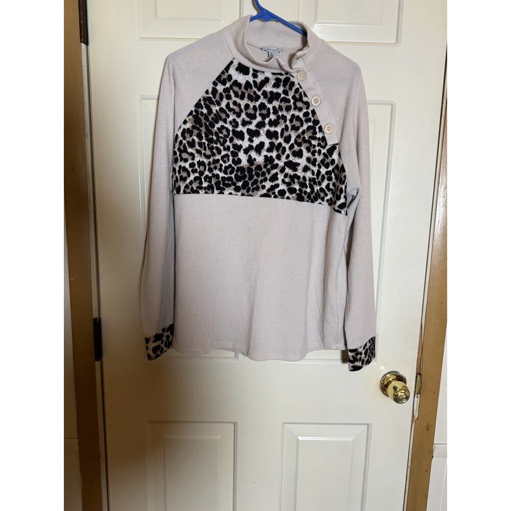 White Birch Cream And Black Leopard Print Pull Over Sweater Pre-owned
